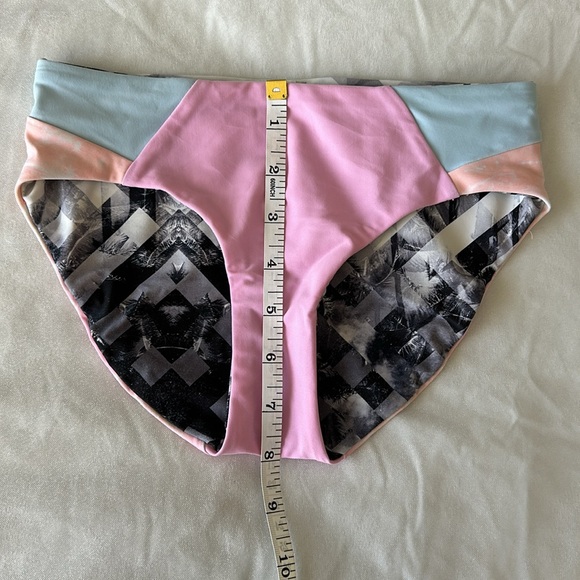 Ivivva Reversible Girl’s 2 Piece Swim Set - Picture 7 of 9